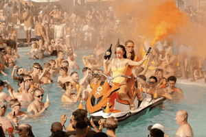 Pool Party VIP e Passeio por Boates de 2 Dias