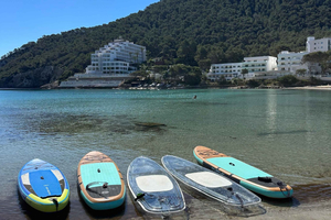 Cala Llonga, Uthyrning av paddelsurfbräda med snorkel och vattentät väska