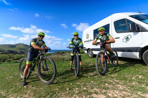 Cala Pada: Excursão guiada de e‑MTB por baías escondidas e florestas de pinheiros.