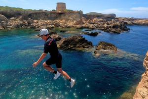 Coasteering à Cala Comte, Ibiza : sauts, snorkeling et photos