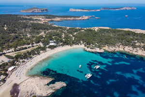 From Sant Antoni: Round-trip boat transfer to Cala Conta or Cala Bassa
