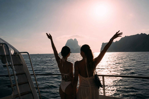Ibiza de barco para Es Vedra e Atlantis, SUP, mergulho com snorkel e música house