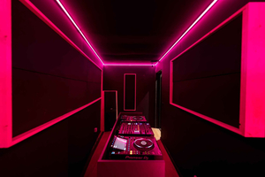 Privat pre-party i DJ-bås + 3 klubbbilletter etter eget valg