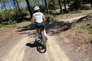 Aluguel de eMTB/bicicleta elétrica autoguiado com rotas de GPS