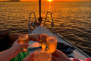Sunset boat trip with appetizers, only up to 6 guests