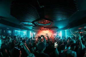 A Noite Completa: Paella, Open Bar e 2 Ingressos à sua escolha