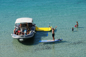 Barco privado por la bahía de San Antonio