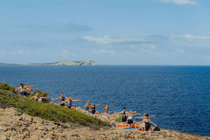 Ibiza: sesja jogi nad oceanem ze śniadaniem