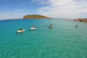 Gita in moto d'acqua a Cala Comte da San Antonio
