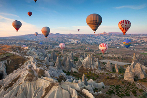 Desde Estambul: tour de 2 días por lo más destacado de Capadocia con globo