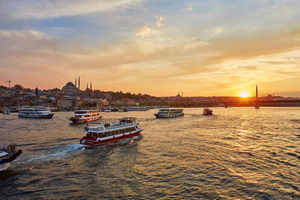 Estambul: crucero en yate por el Bósforo con vistas al Cuerno de Oro