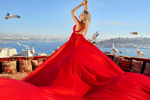Istanbul: Flying Dress Photoshoot at Rooftop Terrace