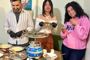 Clase de cocina de postres de künefe en la casa de un lugareño en Estambul