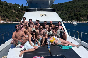 Privat sightseeingtur med yacht och badstopp