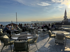 Contra Mar Rooftop Seafood & Steak