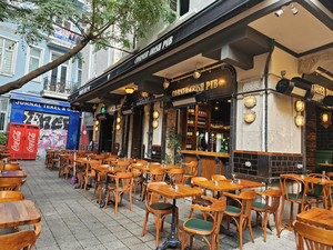 Corner Irish Pub