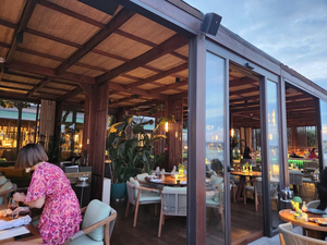 Novikov Pool Bar