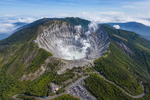 Tour por el volcán de Bandung y vuelta a Yakarta en tren bala Whoosh