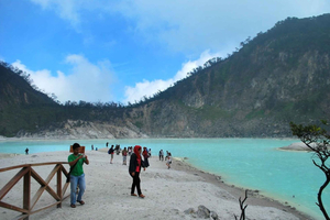 From Jakarta/Bandung: Sky-Bridge & Volcanic Crater Tour