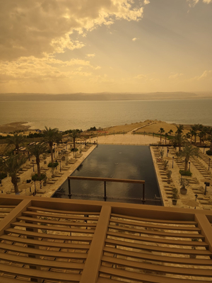 ONYX pool & lounge