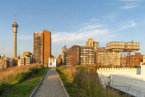 Johannesburg & Soweto: Hop-On-Off Sightseeing Loop with Meal