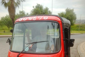 Johannesburg: Soweto Tuk-Tuk or Bike Tour