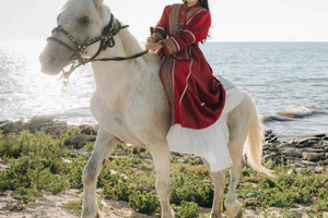 Aktau: tour guidato della città con passeggiata a cavallo e crociera in yacht