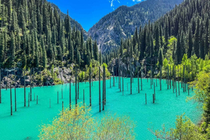 Almaty: Passeio de dois dias pelos lagos Kolsai e Kaindy e pelo Charyn Canyon