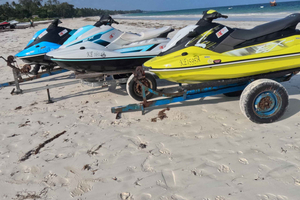 Diani Beach: alquiler de moto acuática con avistamiento de delfines