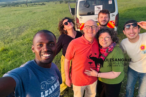 De Nairobi a la reserva Masai Mara y visita al pueblo Excursión de un día
