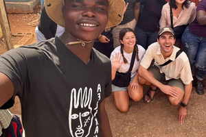 Paseo por la comunidad de Kibera con el fundador de una organización local sin ánimo de lucro