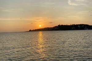 Lamu: atardecer navegando en un dhow tradicional