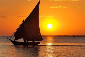 Mombasa: Old Town Walking Tour & Sunset Dhow Cruise