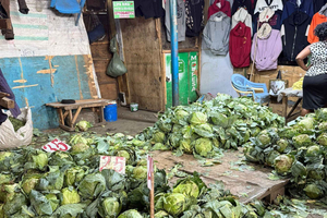 Nairobi: Muthurwa and Marigiti Market Tour with Tasting