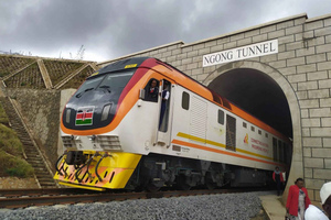 Nairobi: tour en tren a un spa geotérmico