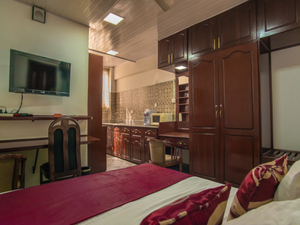 Diamond Plaza Apartments
