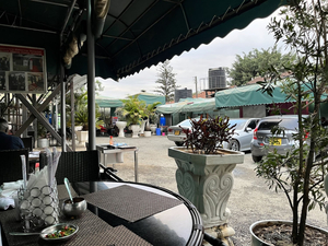 Mama Oliech Restaurant