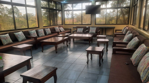 Tiwi lounge & Gardens