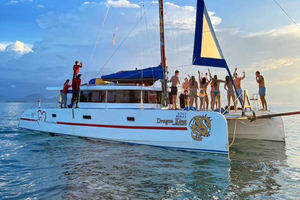 Dragon King Yacht: luxury Sunset Private Trip