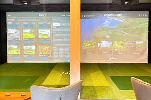Golfsimulator- und Putting-Green-Erlebnis