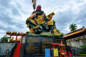 Local Culture Tour with German Guide