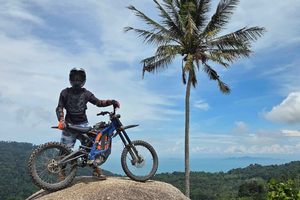 Dschungel-Tour mit dem elektrischen Surron-LBX-Dirt-Bike