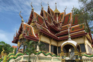 Tempelarchitektur, Nagas und heilige Symbole