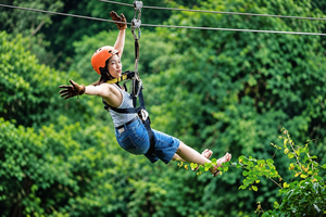 Zipline-Abenteuer mit Transfer und Getränk