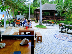 Chill Inn Lipanoi Hostel and Beach Cafe