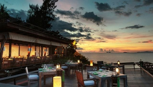 Dining on The Rocks
