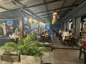 Outdoor Grill & Bar 1