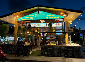 Outdoor Grill & Bar