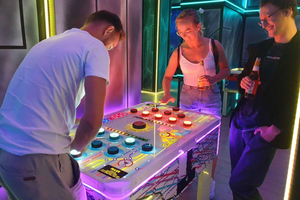 Krakau: Cosmic Games Pub & minigolf-ervaring met gids