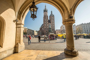 Cracow's Old Town sightseeing & St. Mary's Basilica Visit